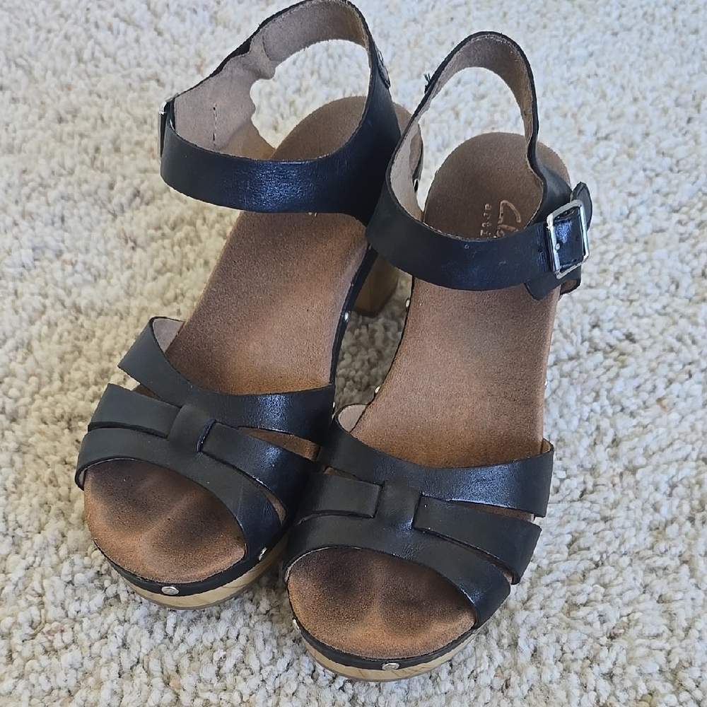 Clarks Ledella Trail & Caslynn Harp Black Strappy Sandals with Buckle - Picture 5 of 15